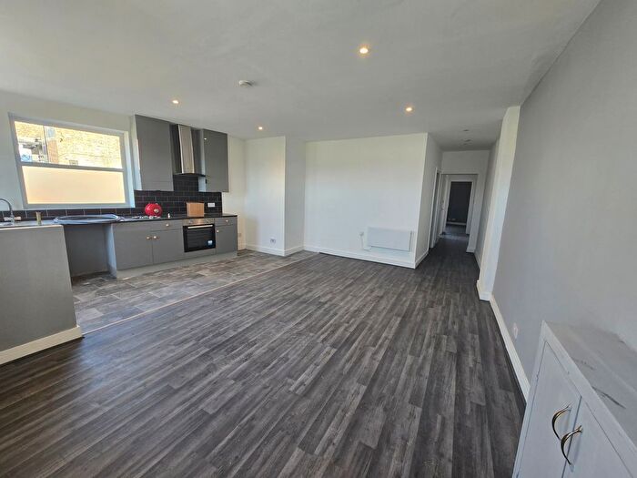 2 Bedroom Flat To Rent In High Road Leyton, London, E10