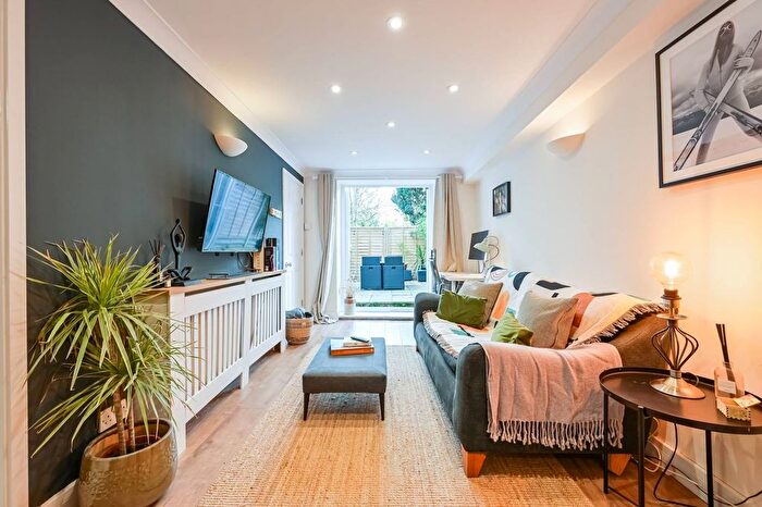 1 Bedroom Flat For Sale In Quernmore Road, Crouch End, London, N4
