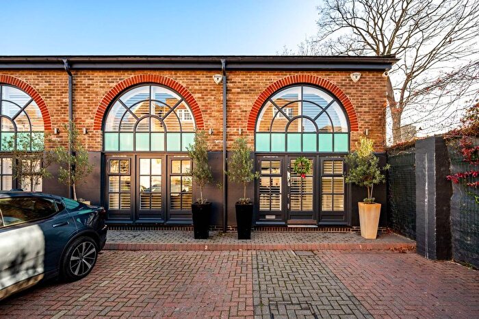 3 Bedroom Terraced House To Rent In Kew Foot Road, Richmond, TW9