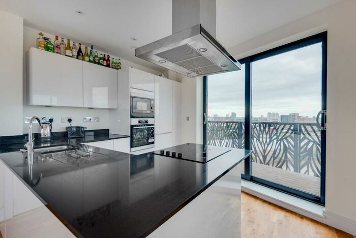 3 Bedroom Apartment To Rent In Leven Road, London, E14
