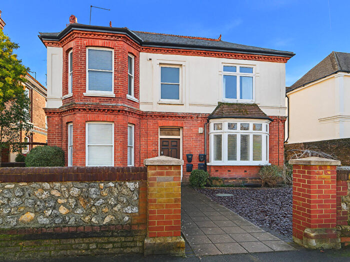 1 Bedroom Flat To Rent In Winchester Road, Worthing, BN11