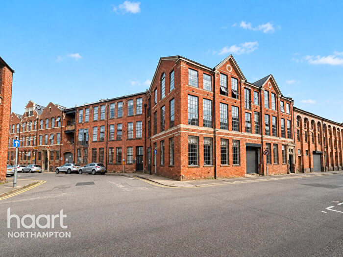 Flat For Sale In Dunster Street, Northampton, NN1