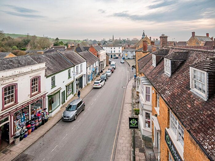 4 Bedroom Town House To Rent In High Street, Castle Cary, Somerset, BA7