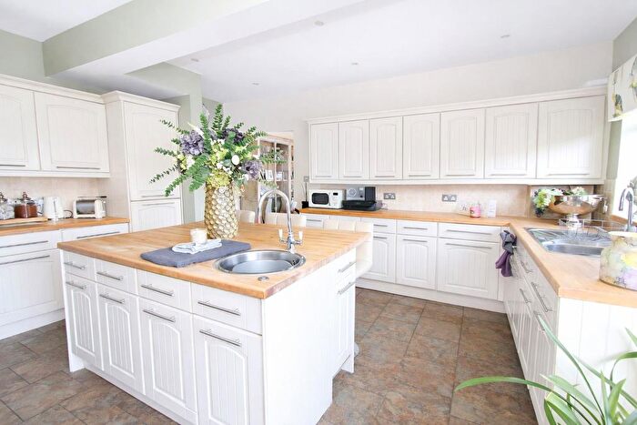 4 Bedroom Property For Sale In Kayemoor Road, South Sutton, SM2