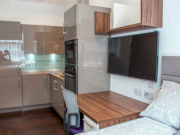 Studio To Rent In Park Square South, Leeds, West Yorkshire, LS1