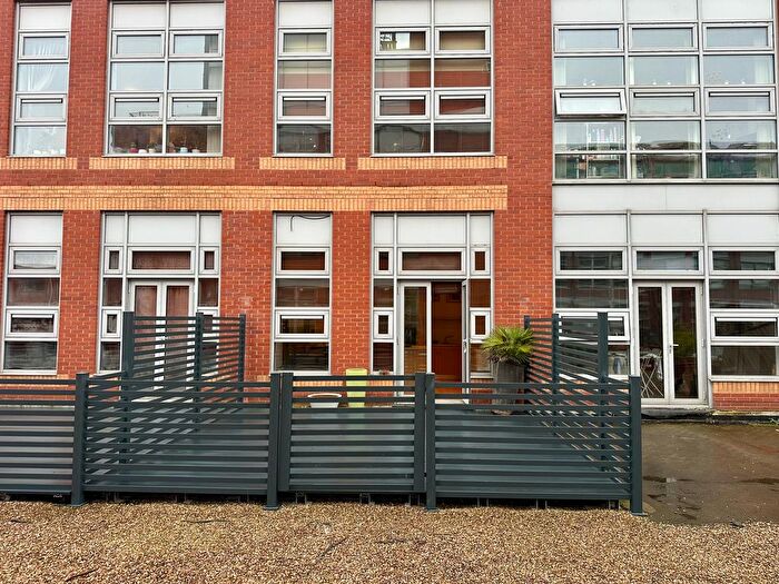 1 Bedroom Flat To Rent In Platinum Apartments, Branston Street, Jewellery Quarter, Birmingham, B18