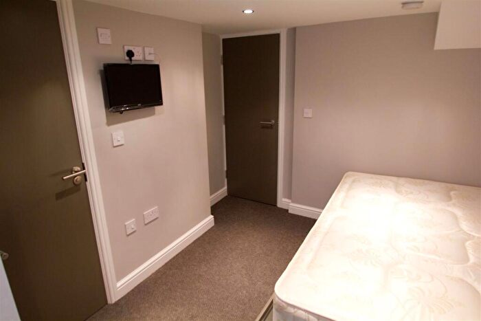 6 Bedroom Terraced House To Rent In Royal Park Avenue, Hyde Park, Leeds, LS6