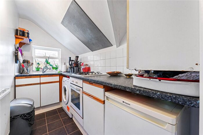 1 Bedroom Flat To Rent In Kingston Hill, Kingston Upon Thames, KT2