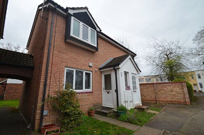 2 Bedroom Maisonette To Rent In Padcroft Road, Yiewsley, West Drayton, UB7