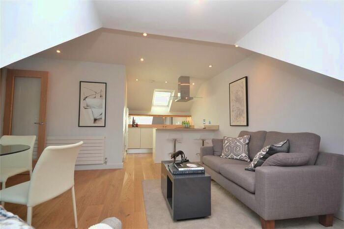 1 Bedroom Flat To Rent In Old Lodge Place, St Margarets, Twickenham, TW1