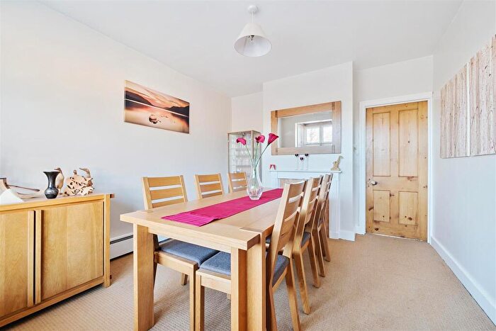 4 Bedroom Detached House For Sale In Peppard Road, Sonning Common, Reading, RG4