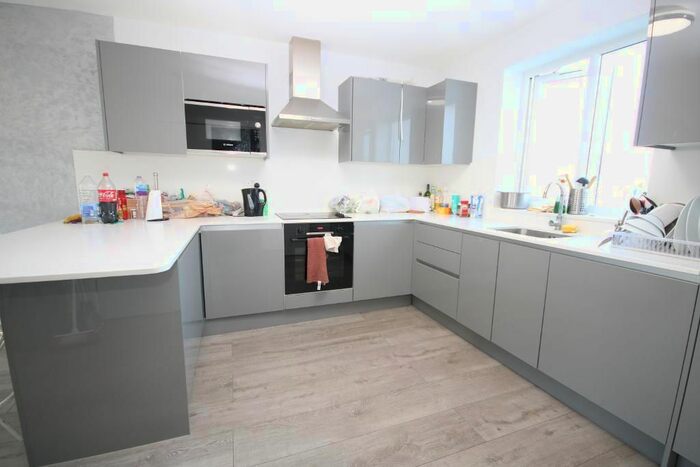 3 Bedroom Maisonette To Rent In Hale Grove Gardens, Mill Hill, London, NW7