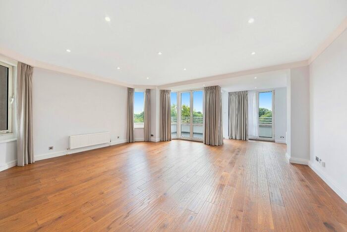 3 Bedroom Flat To Rent In Porchester Gate, Bayswater Road, London, W2