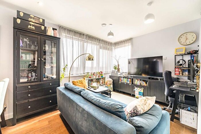 1 Bedroom Flat For Sale In Kenneth Way, Ealing, W5