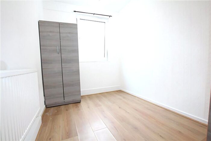 3 Bedroom Apartment To Rent In Downy House, London, E1