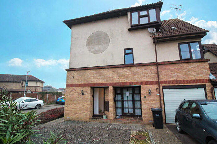 1 Bedroom Apartment For Sale In Amersham Avenue, Langdon Hills, Basildon, Essex, SS16