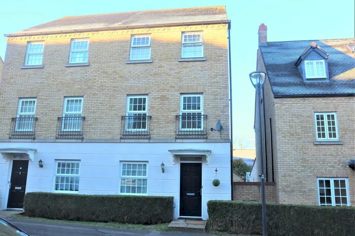 4 Bedroom Town House To Rent In Harlow Crescent, Oxley Park, Milton Keynes, MK4