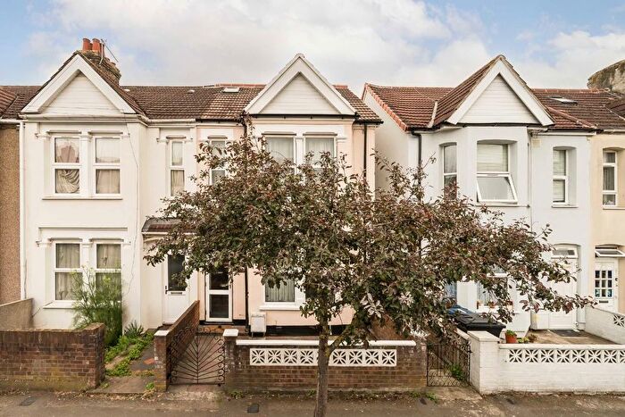5 Bedroom Property To Rent In Townsend Road, Southall, UB1