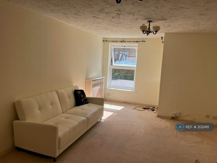 1 Bedroom Flat To Rent In Millers Green Close, Enfield, EN2