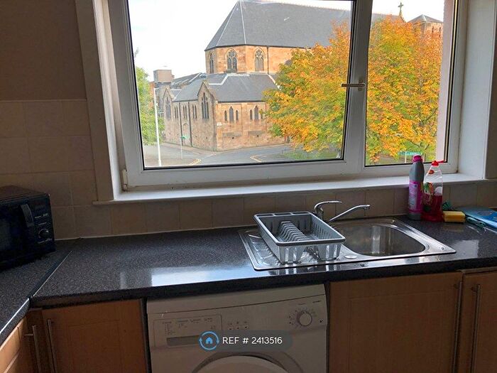 3 Bedroom Flat To Rent In Mcaslin Court, Glasgow, G4