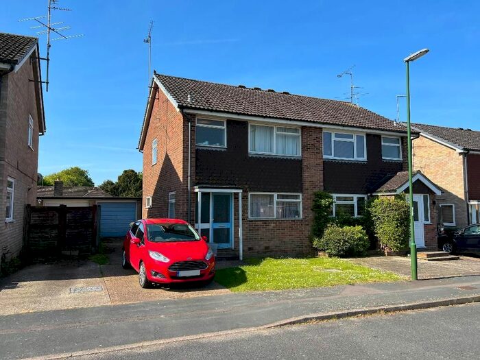 3 Bedroom Semi-Detached House For Sale In Downscroft, Upper Beeding, West Sussex, BN44