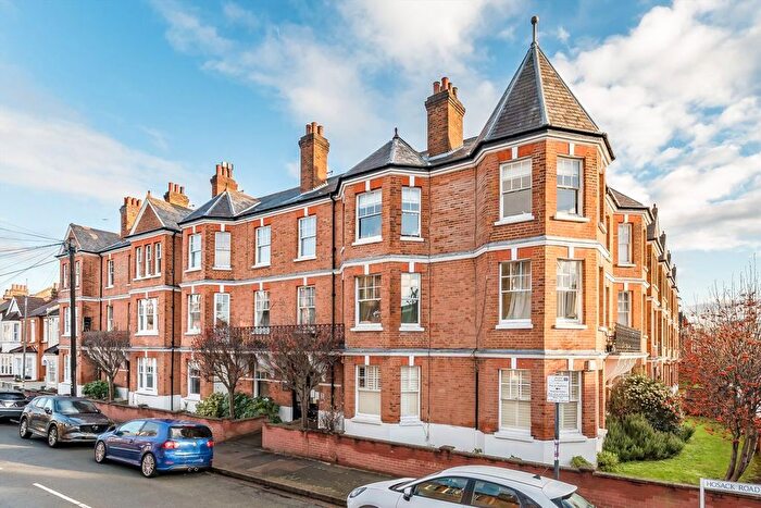 3 Bedroom Flat For Sale In Marius Road, Balham, SW17