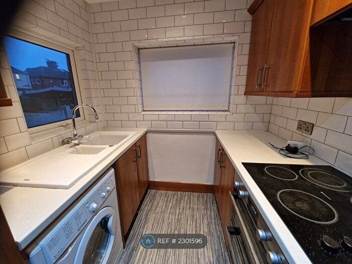 2 Bedroom End Of Terrace House To Rent In Hawthorn Road, Manchester, M40