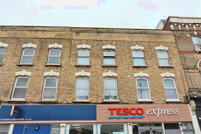 Studio To Rent In Bounds Green, N11