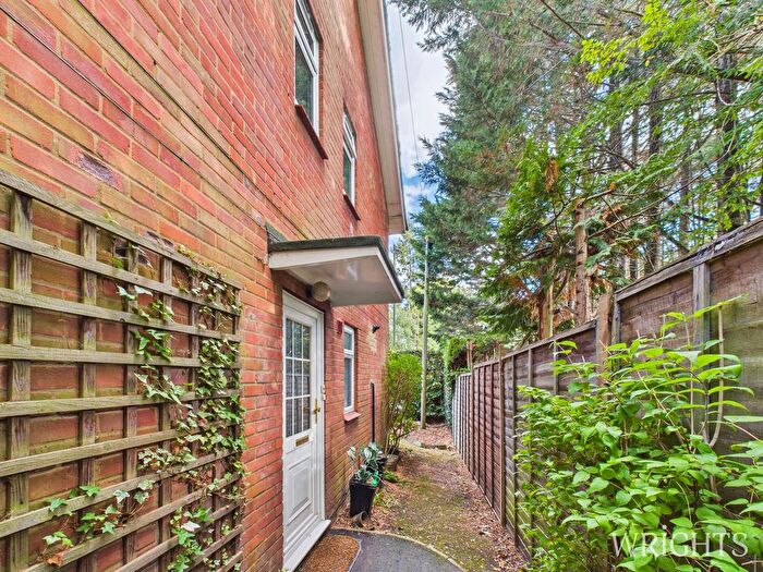 2 Bedroom Flat To Rent In Canonsfield Road, Welwyn, AL6