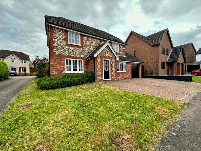 4 Bedroom Detached House To Rent In Broadoaks Crescent, Braintree, CM7