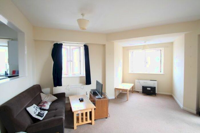 2 Bedroom Flat To Rent In Queens Road, Bromley, BR1