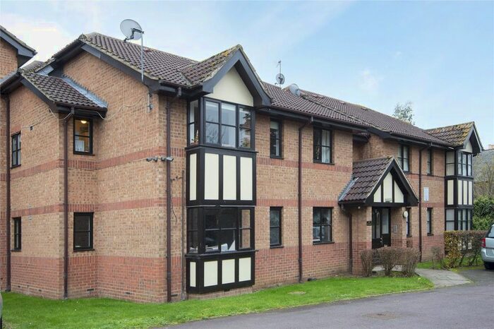 2 Bedroom Flat To Rent In Chamberlain Place, Walthamstow, London E17