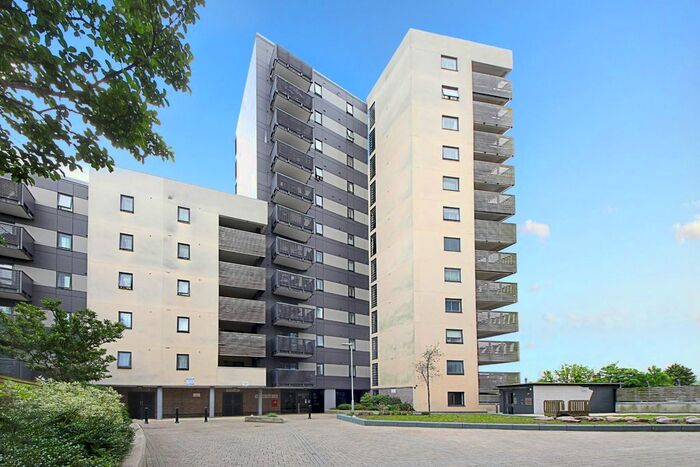 2 Bedroom Flat To Rent In The Avenue, W13