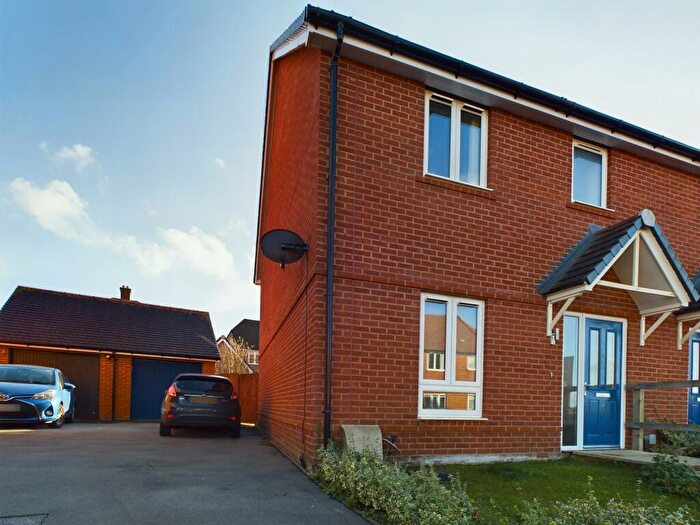 3 Bedroom Semi-Detached House To Rent In Saunders Way, Beggarwood, Basingstoke, RG23