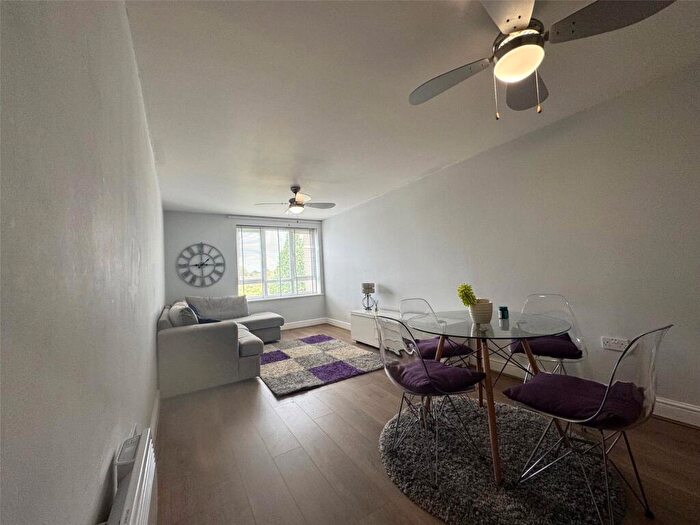 2 Bedroom Apartment To Rent In Glebelands Close, North Finchley, London, N12