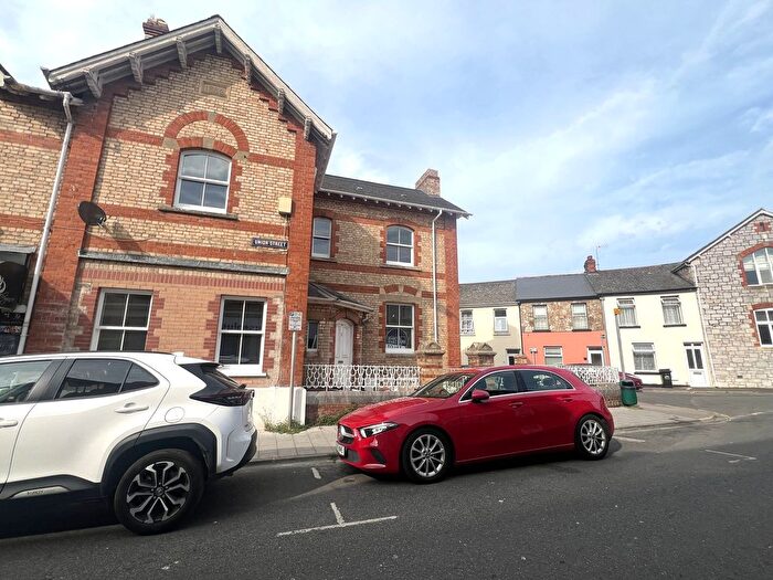 3 Bedroom End Terrace House To Rent In Union Street, Newton Abbot, TQ12