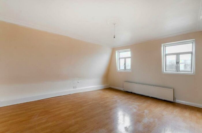 2 Bedroom Flat To Rent In Lordship Lane, East Dulwich, London, SE22