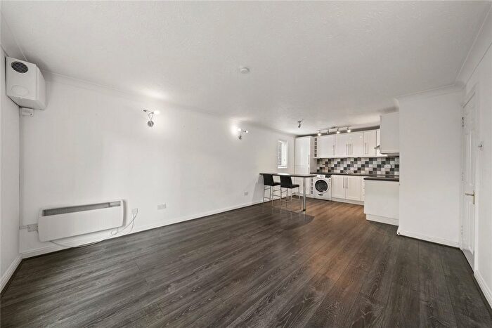 2 Bedroom Flat To Rent In Cobham Gate, Freelands Road, Cobham, Surrey, KT11