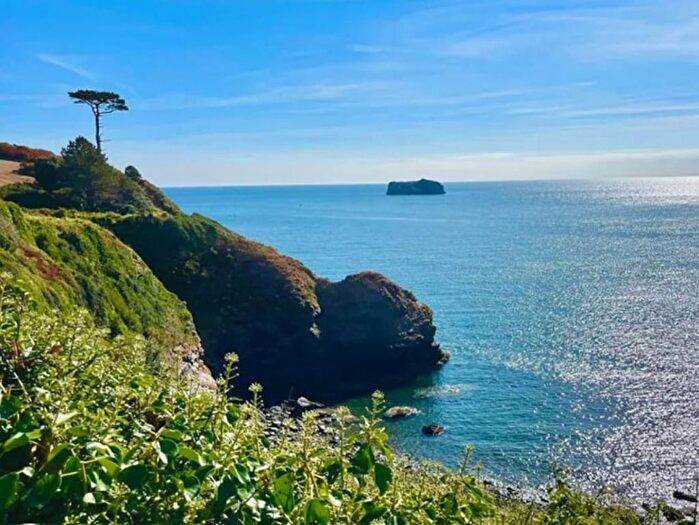 3 Bedroom Flat For Sale In Compass South, Ilsham Marine Drive, Torquay, TQ1