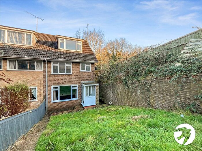 4 Bedroom End Of Terrace House To Rent In Sutherland Gardens, Gillingham, Kent, ME8