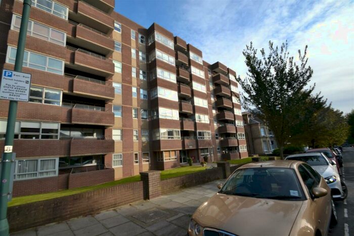 Studio To Rent In Eaton Gardens, Hove, BN3