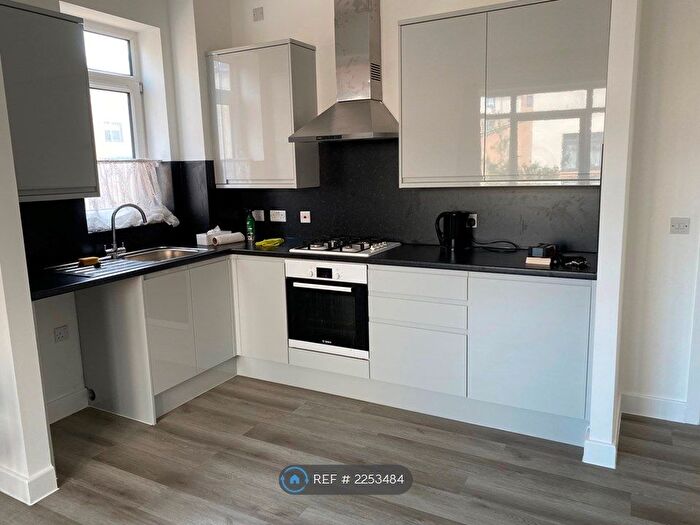 2 Bedroom Flat To Rent In Ashland, Milton Keynes, MK6