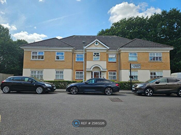 2 Bedroom Flat To Rent In Hurworth Avenue, Slough, SL3