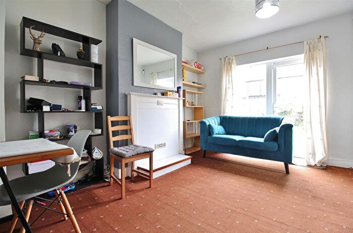 2 Bedroom Terraced House To Rent In Livingstone Road, Hounslow, TW3