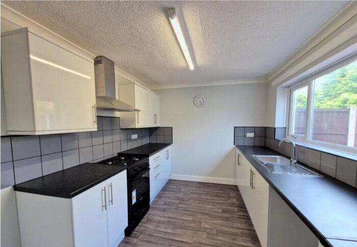 2 Bedroom Flat To Rent In Central Place, Portland Road, London, SE25