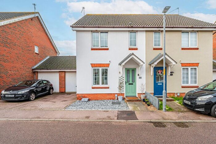 3 Bedroom Semi Detached House For Sale In Salk Road, Gorleston, NR31