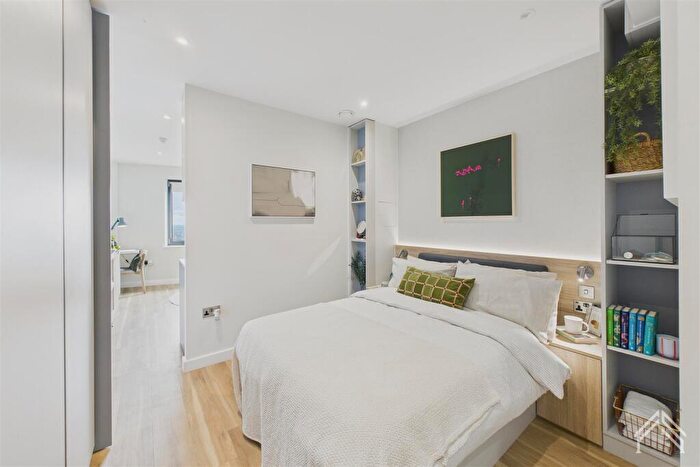 Apartment To Rent In College Road, Croydon, CR0