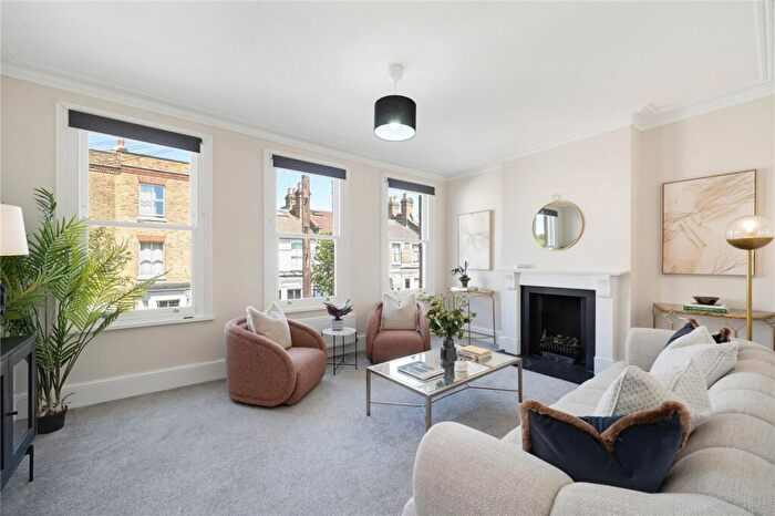 2 Bedroom Apartment For Sale In Mallinson Road, SW11