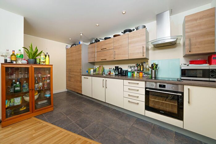 3 Bedroom Flat For Sale In Mostyn Grove, London, E3