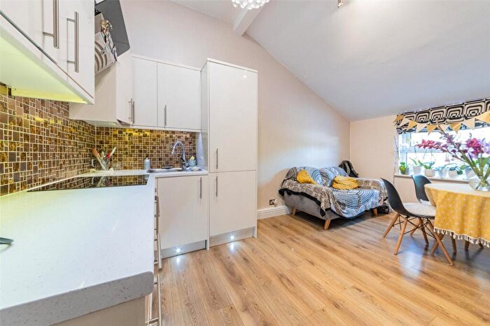 1 Bedroom Flat To Rent In Bridge Street, Caversham, Reading, RG4